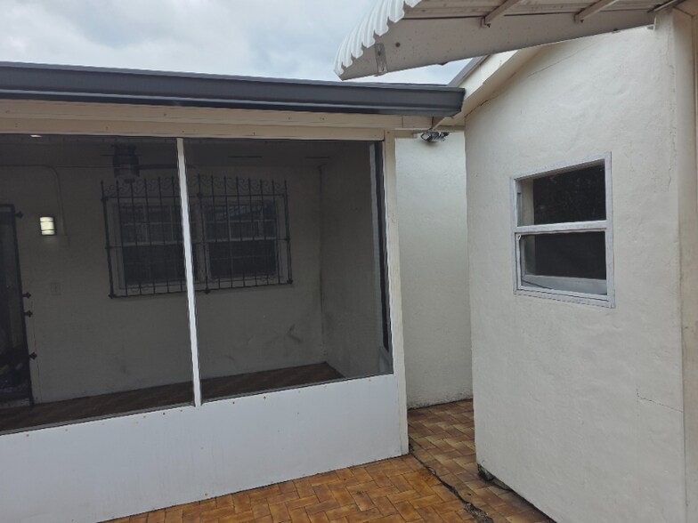 Building Photo - 3060 NW 27th St