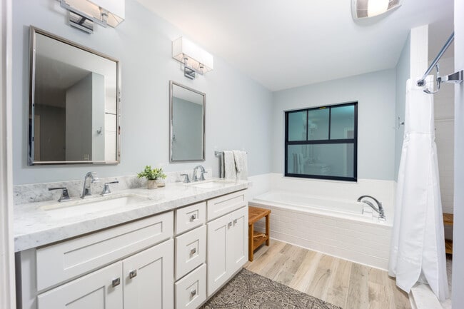 Building Photo - 3501 SE Kubin Ave