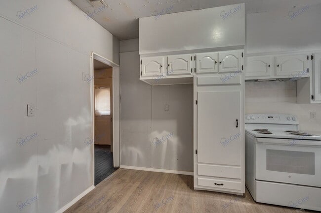 Building Photo - 1209 Gladiolus St