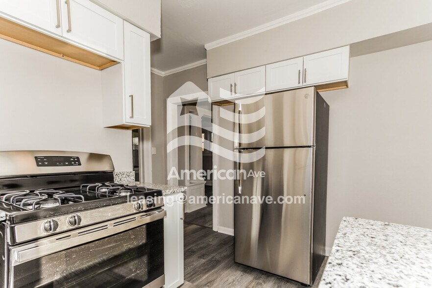 Building Photo - 208 N Walnut St