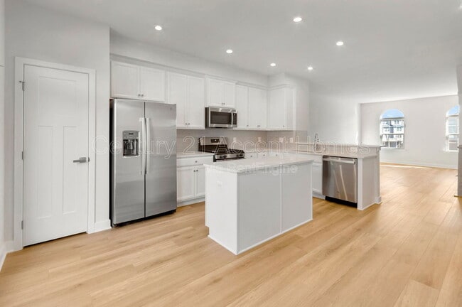 Building Photo - 14024 Sunrise Valley Dr