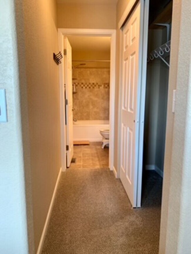 Building Photo - Downtown Executive Fully Furnished 2 Bed, 4 Bath Townhouse