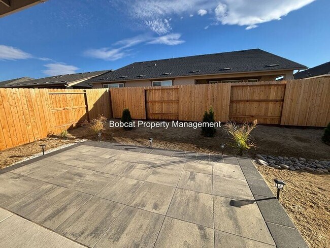 Building Photo - 925 Nelle Dr