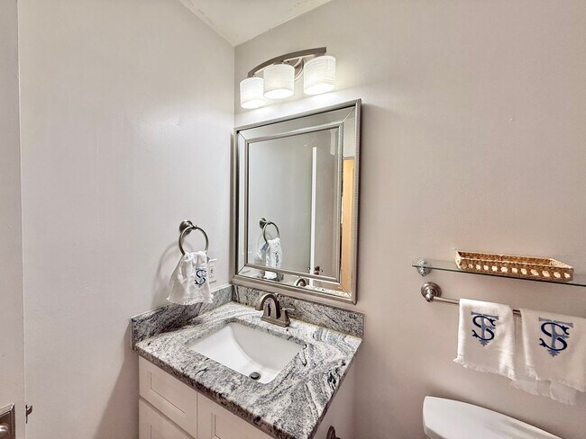 Building Photo - Stunning 3BD, 2BA Raleigh Home with a Fenc...