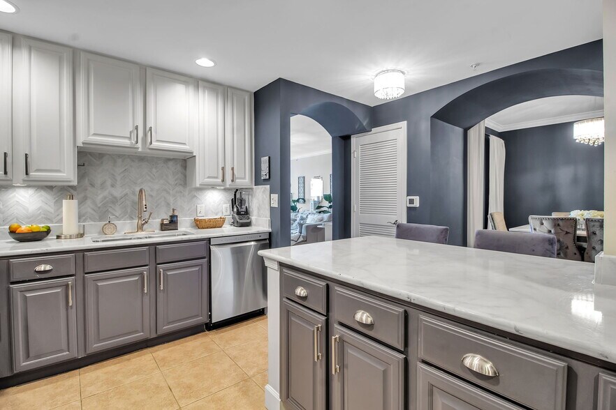 Building Photo - 808 3rd Ave W