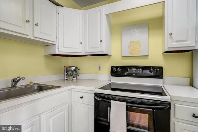 Building Photo - 4004 Beecher St NW