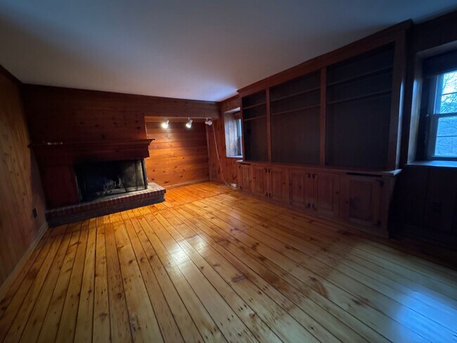 Building Photo - Charming Stacked Stone Farmhouse in Hellertown, PA