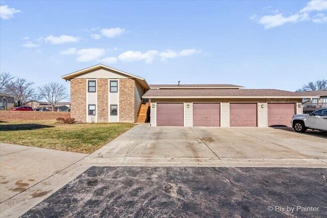 Building Photo - 5815 Wilshire Ct