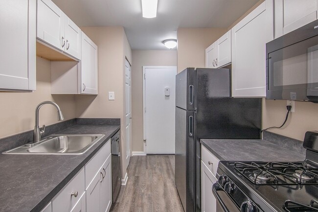 Building Photo - Whisperwood Apartments