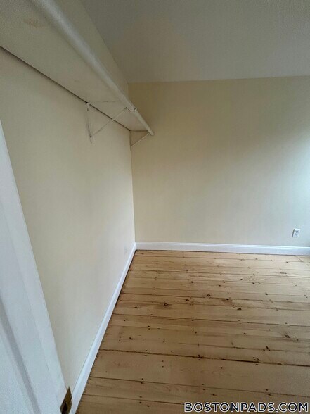 Building Photo - 64 Pleasant St