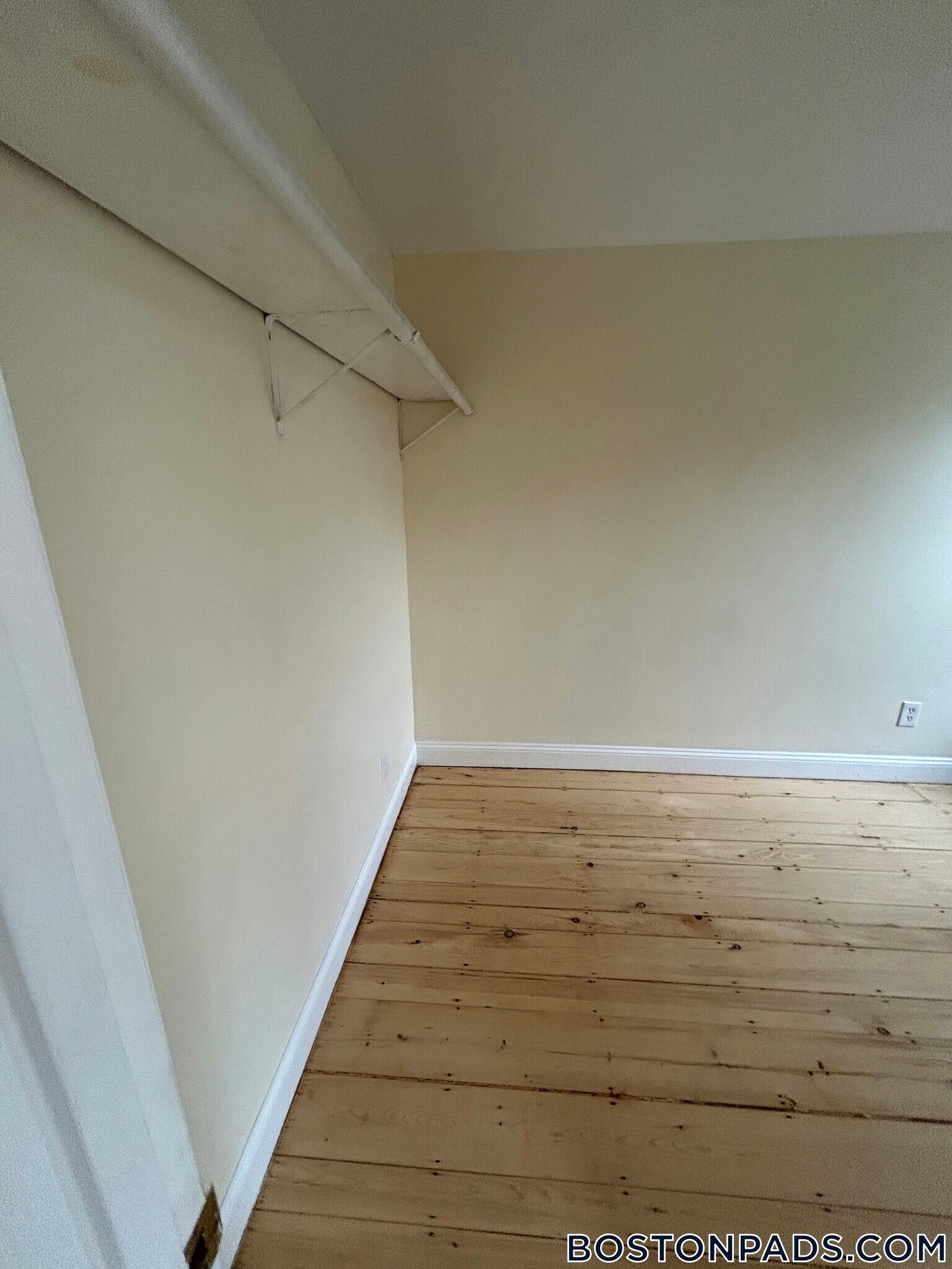 Building Photo - 64 Pleasant St