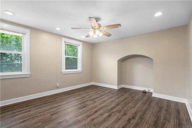 Building Photo - Tucked-Away 3bed 1 bath Treasure with City Perks Just Minutes Away