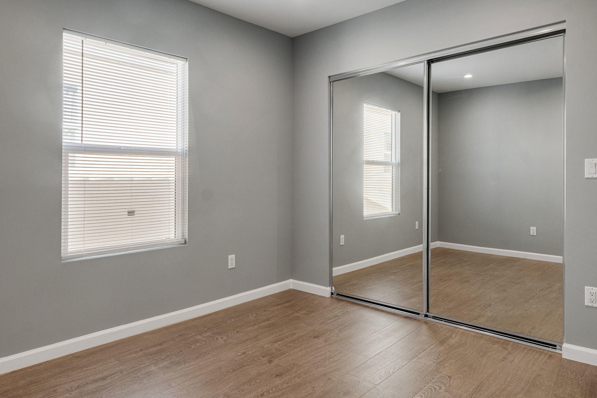 Building Photo - 1238 S Burnside Ave