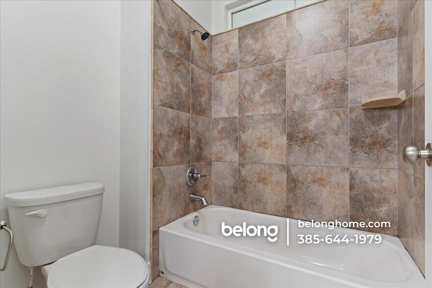 Building Photo - 2333 S Long Dr