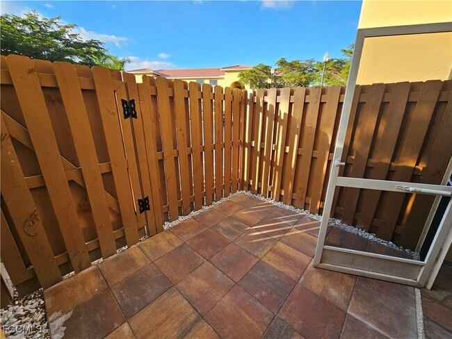 Building Photo - 4104 Bellasol Cir