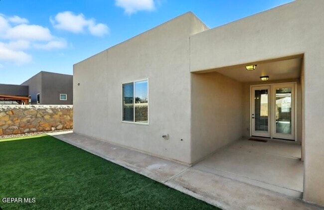 Building Photo - 1126 Gaitan St
