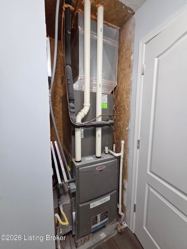 Building Photo - 272 St Regis Dr