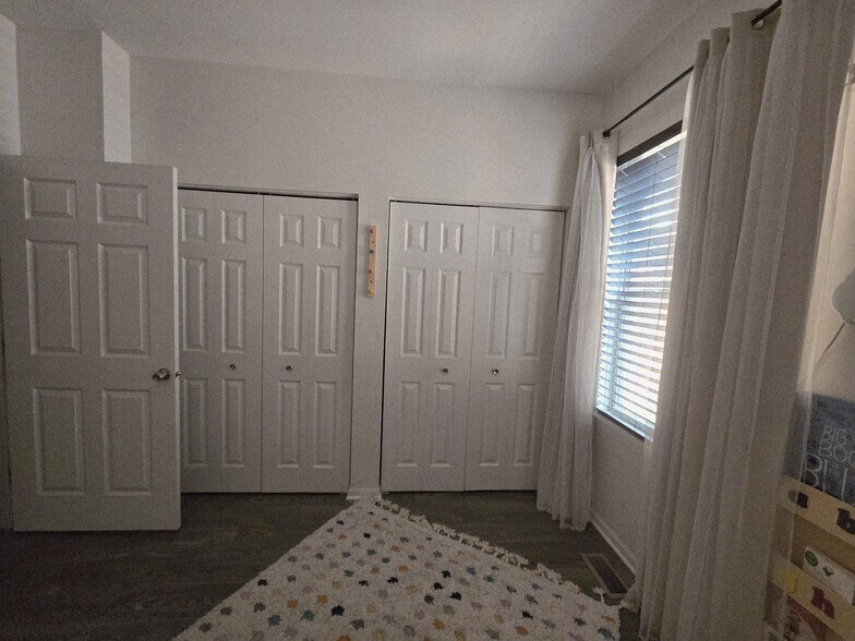 Building Photo - 357 E Eastgate Pl