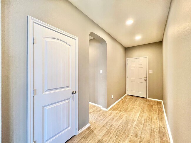 Building Photo - 5813 Sardinia Dr