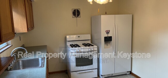 Building Photo - 910 9th St