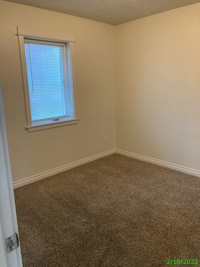 Building Photo - 1020 NE 12th St