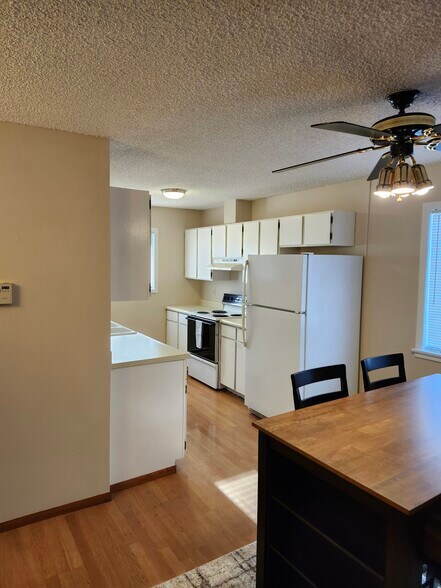 Building Photo - 2121 E Upriver Dr