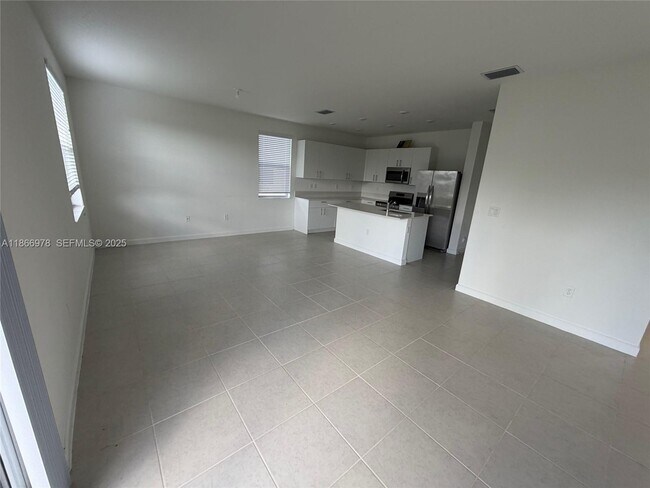 Building Photo - 2464 SE 24th Ct