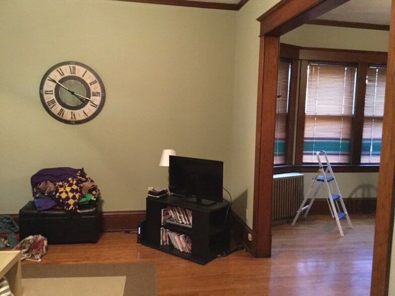Living Room - 816 Ashland Ave