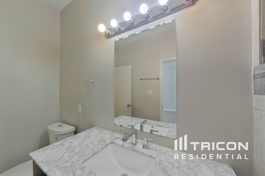 Building Photo - 1121 Cypress Ln