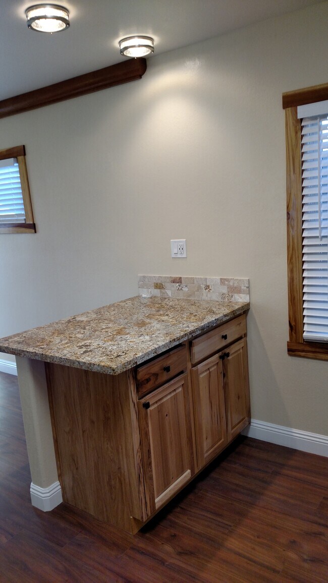 Building Photo - 225 Southlook Ave