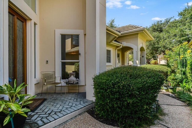 Building Photo - 4545 Golf Vista Dr