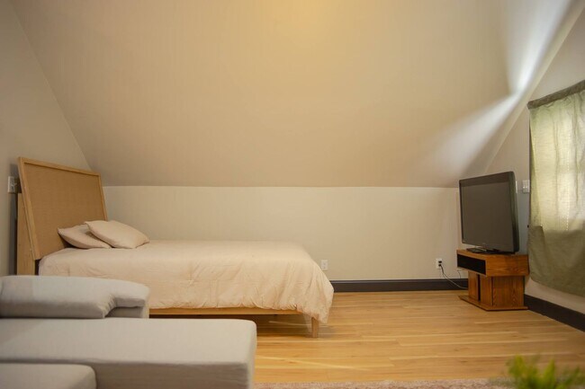 Building Photo - 4174 Cass St