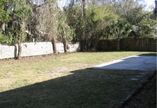 Building Photo - Charming Brick Ranch with Spacious Living ...