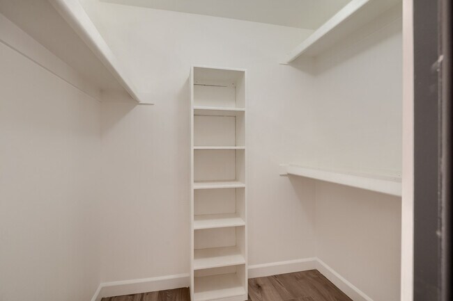 Main Suite Walk In Closet - 5319 E Beverly Fair Dr