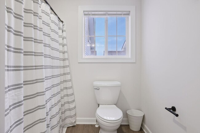 Building Photo - 623 Ashton St