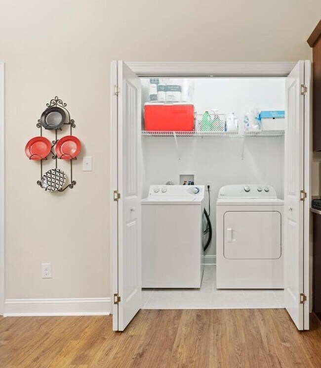 Building Photo - Enjoy private living in this beautiful 3 b...