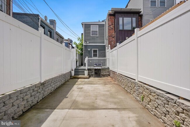 Building Photo - 3207 Sherman Ave NW