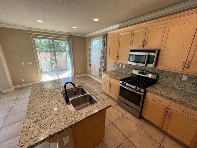 Building Photo - Newer Low Maintenance Home off Glenn and S...