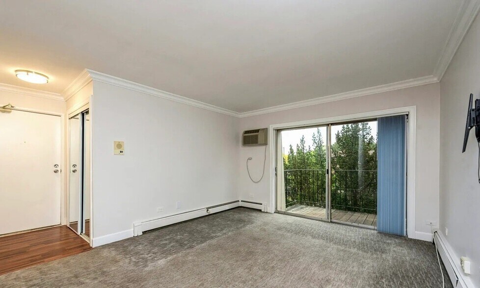 Building Photo - 1459 N Winslowe Dr