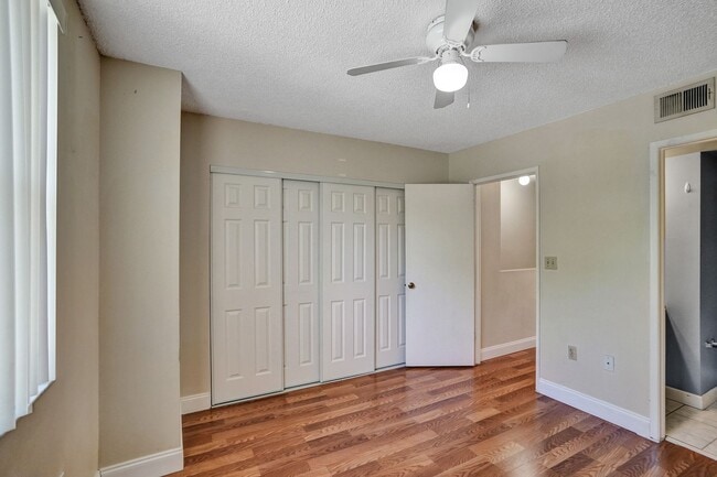 Building Photo - Townhouse with 2 Beds, 2.5 Baths, In-Unit Washer/Dryer, and Private Backyard