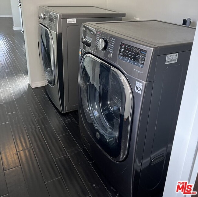 Building Photo - 622 N Formosa Ave