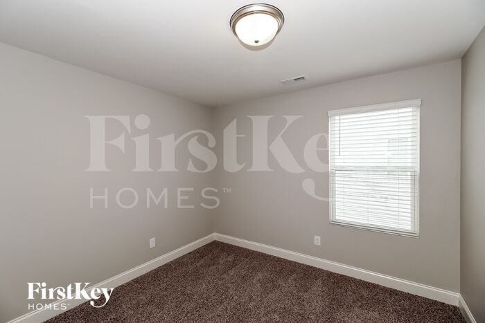 Building Photo - 9109 Marion Oaks Dr
