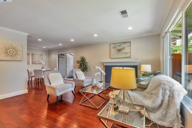 Building Photo - 544 La Copita Ct