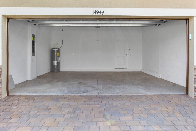 Building Photo - 14848 Portico Blvd
