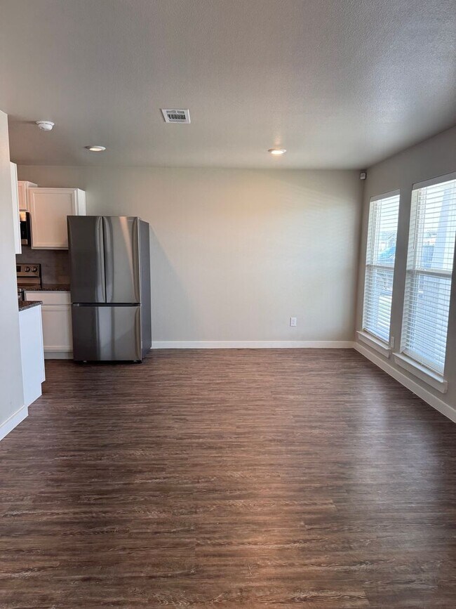Building Photo - Upland Crossing Gem