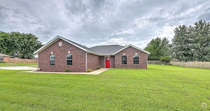 Building Photo - 400 Sun Meadow Dr