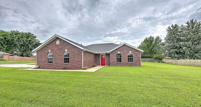Primary Photo - 400 Sun Meadow Dr