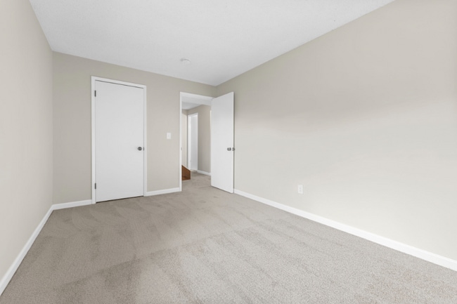 Building Photo - 907 Award Dr