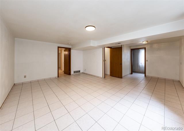 Building Photo - 838 Daffodil St