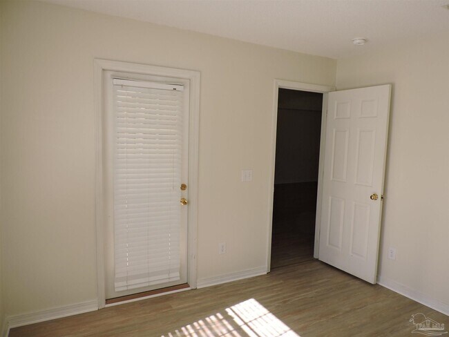 Building Photo - 6837 Fort Deposit Dr